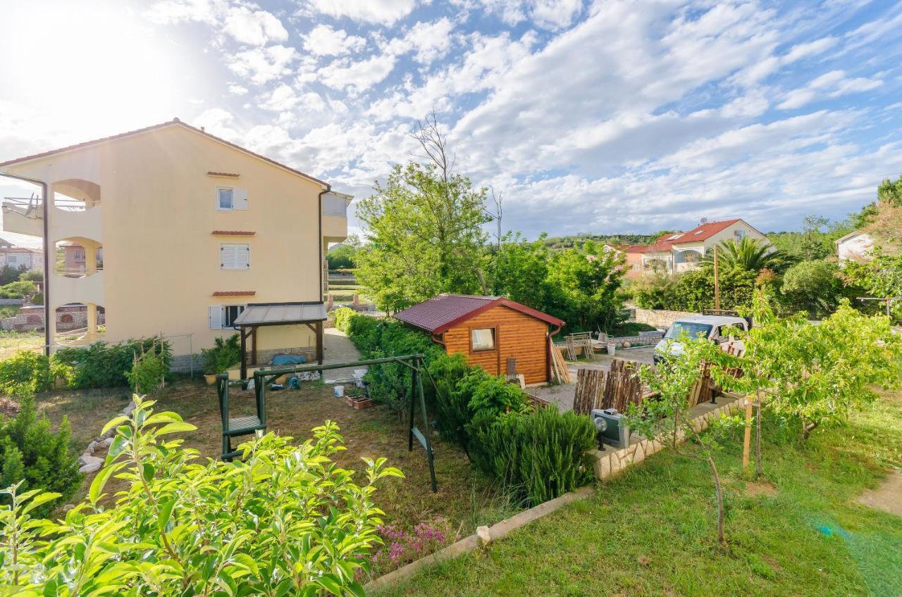 Apartments Alex Lopar Exterior foto