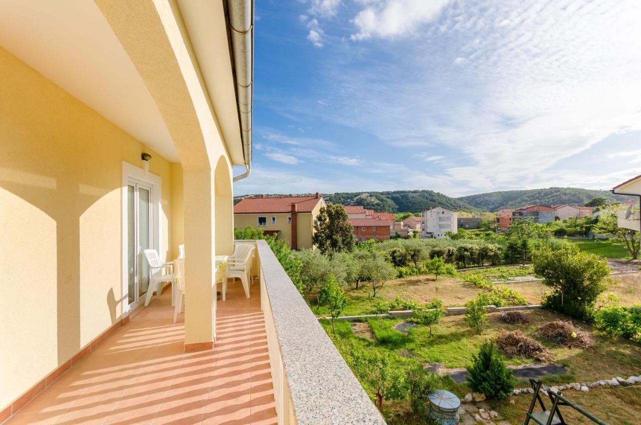 Apartments Alex Lopar Exterior foto