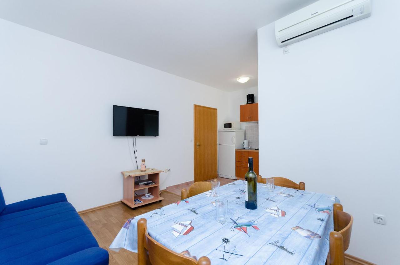 Apartments Alex Lopar Exterior foto