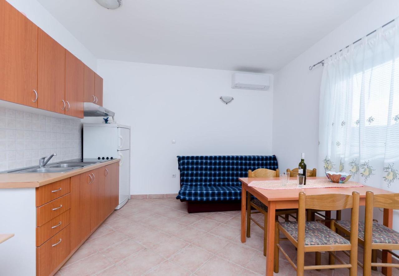 Apartments Alex Lopar Exterior foto